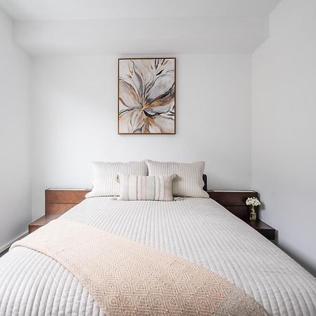Fancy Downtown House With Hot Tub & Bbq By Globalstay Toronto Kültér fotó