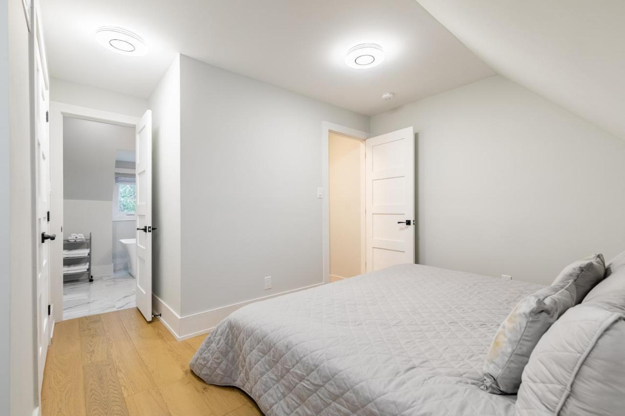 Fancy Downtown House With Hot Tub & Bbq By Globalstay Toronto Kültér fotó