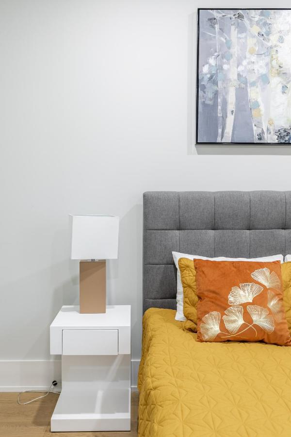 Fancy Downtown House With Hot Tub & Bbq By Globalstay Toronto Kültér fotó