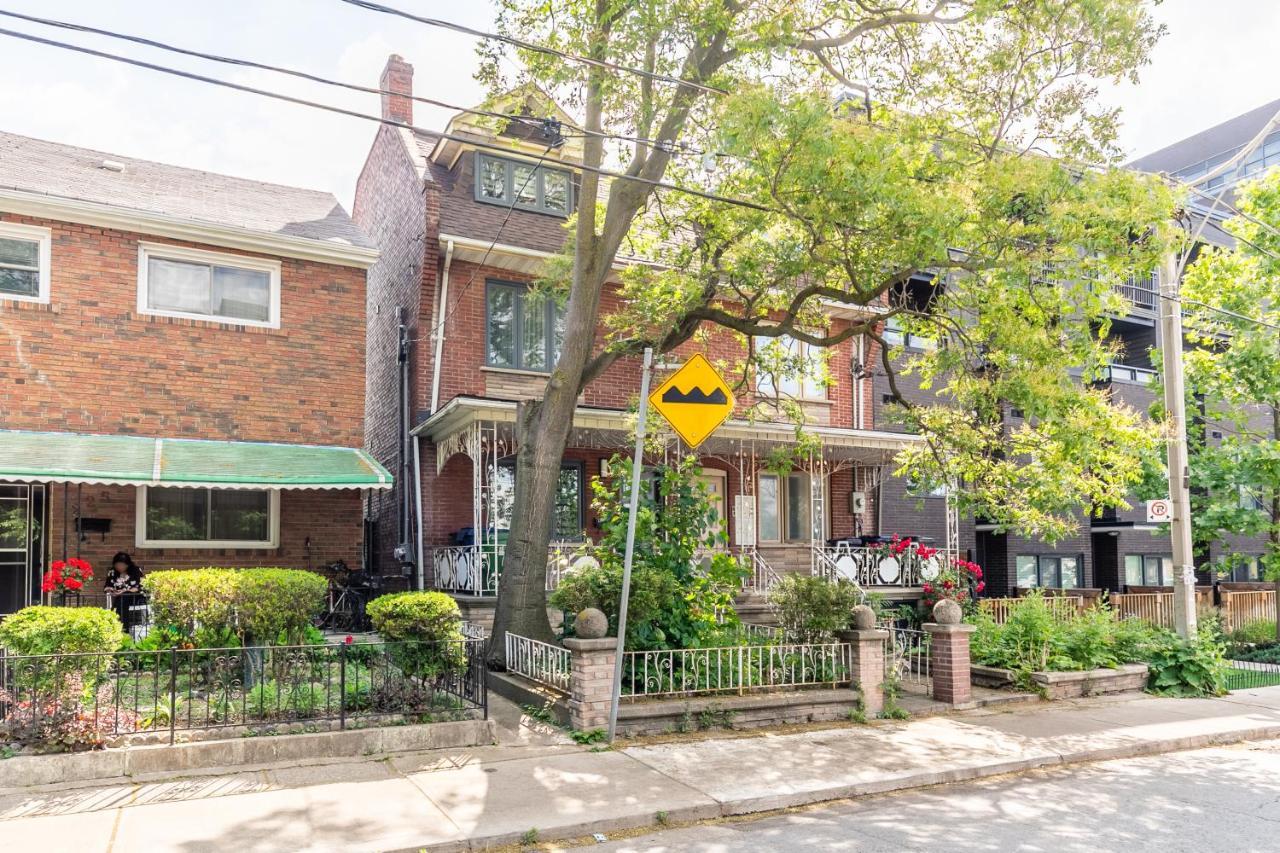 Fancy Downtown House With Hot Tub & Bbq By Globalstay Toronto Kültér fotó