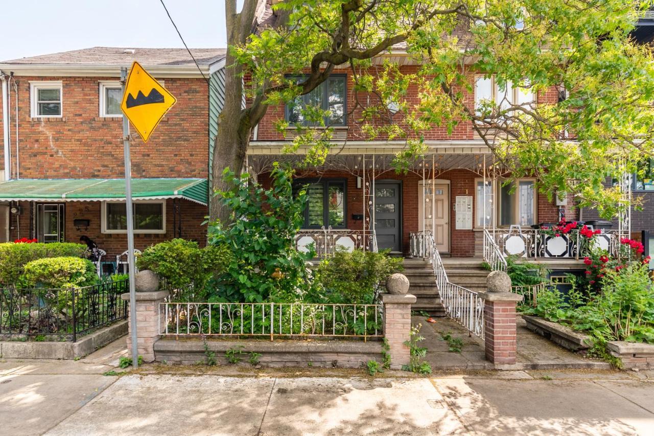 Fancy Downtown House With Hot Tub & Bbq By Globalstay Toronto Kültér fotó
