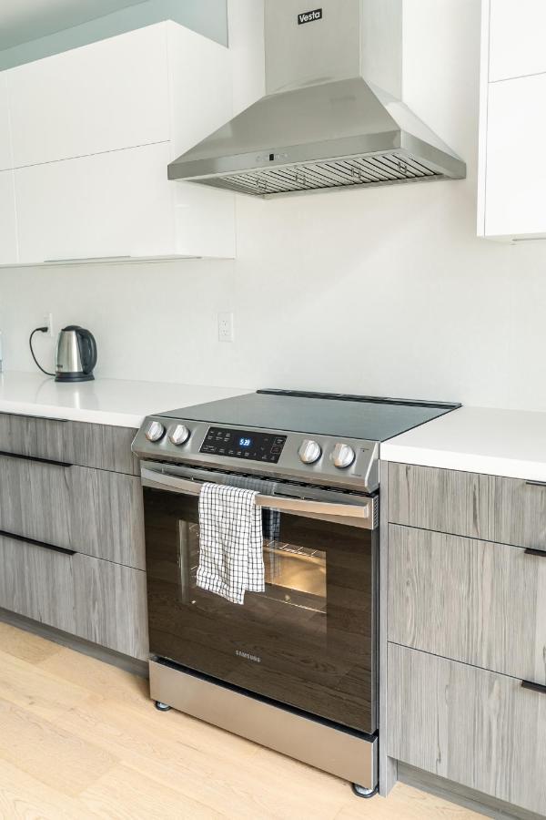 Fancy Downtown House With Hot Tub & Bbq By Globalstay Toronto Kültér fotó