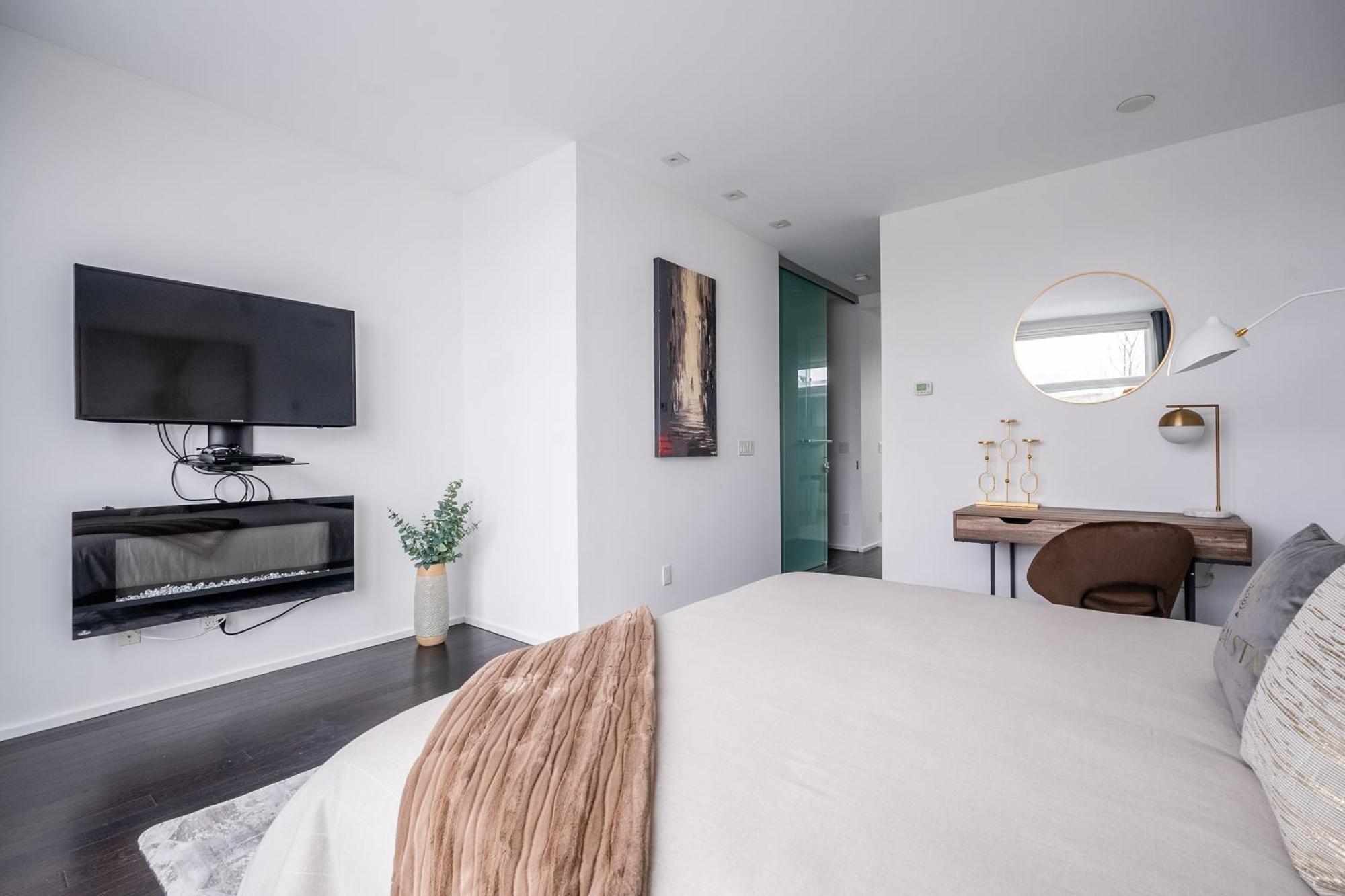 Fancy Downtown House With Hot Tub & Bbq By Globalstay Toronto Kültér fotó